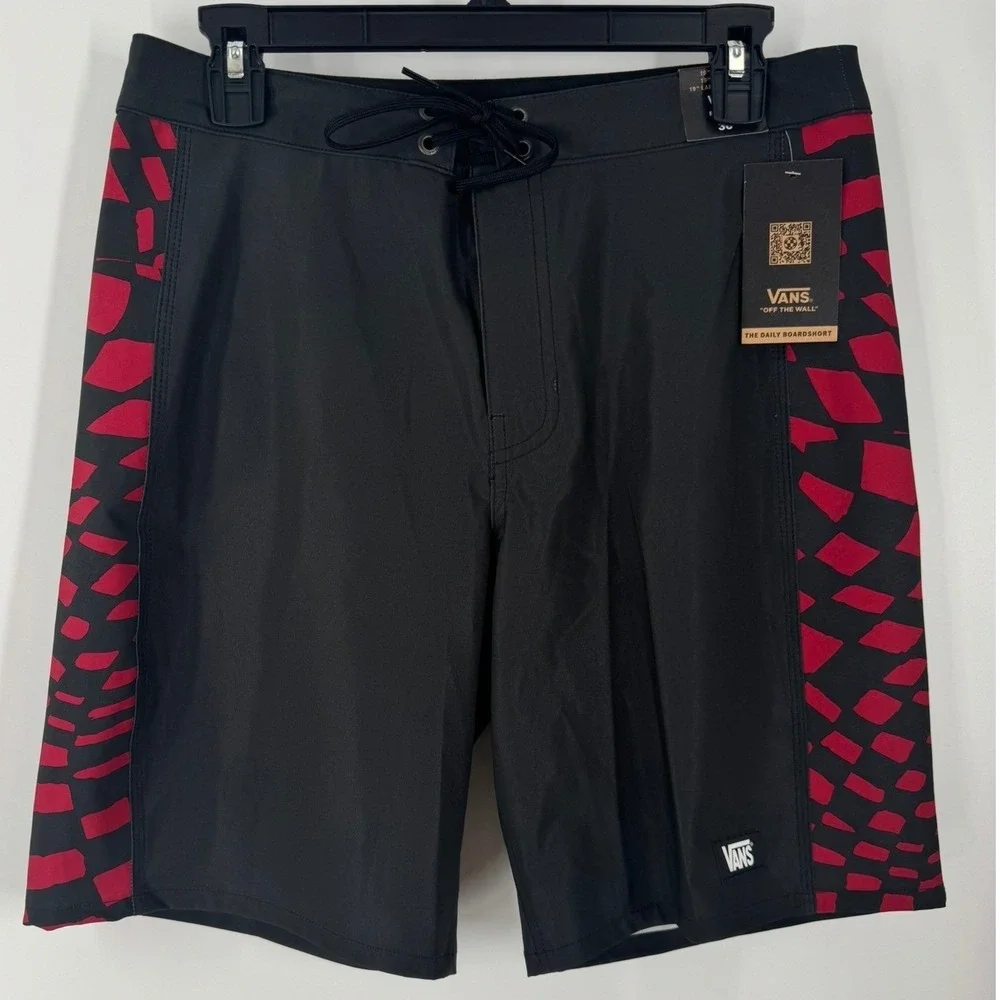 Vans MTE Daily Sideline Mens Boardshorts Black Red 19 Outseam Size 31 Relaxed